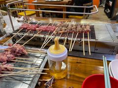 -哈尔滨小酒馆·鲜肉现穿自助烧烤(康新花园店)