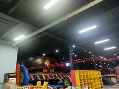 -嘿哟动霸CHUA·新潮玩运动娱乐中心·蹦床滑冰团建乐园