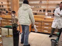 -豪门视光·星趣控·蔡司依视路眼镜代理商(中央大街店)