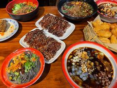 -爆炸头阿姨小四川正宗川味小吃(无任何分店)