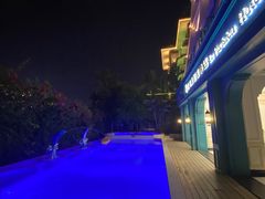 -芭黎人江景轻奢酒店(告庄西双景星光夜市店)