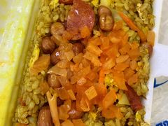 咖喱鸡蛋腊肠炒饭-老婆婆炒饭(小白楼1902欧式风情街店)