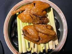 盐焗香茅乳鸽-小运河·公馆(国贸店)