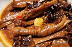 Duck Wings, Feet, Gizzard and Cauliflower Stir-fry