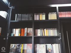 -钟书阁(松江泰晤士小镇店)