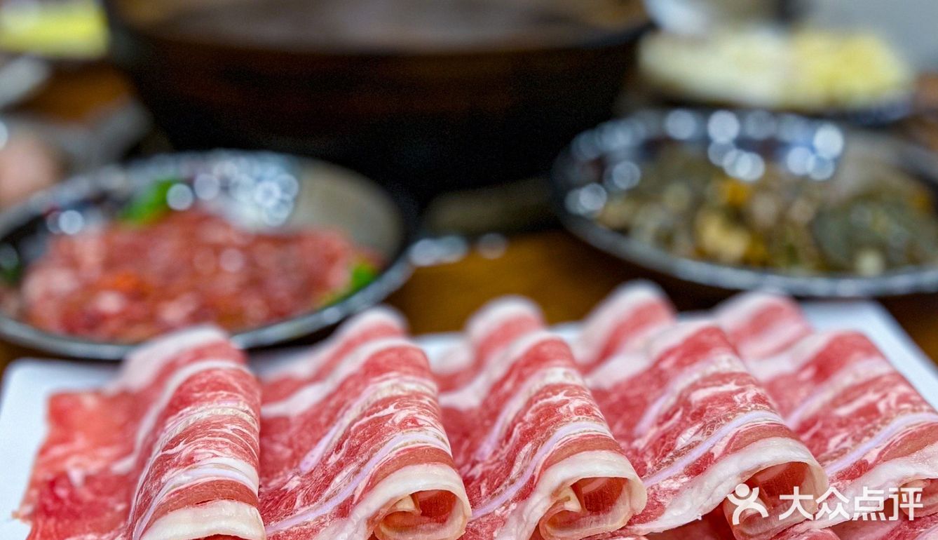 瓦小灶老火锅｜一家海鲜吃到嘴里还在弹的炭火火锅店