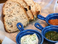 三种酱配酸面包-Mesa Madre梅萨妈妈·Bintana(国贸店)