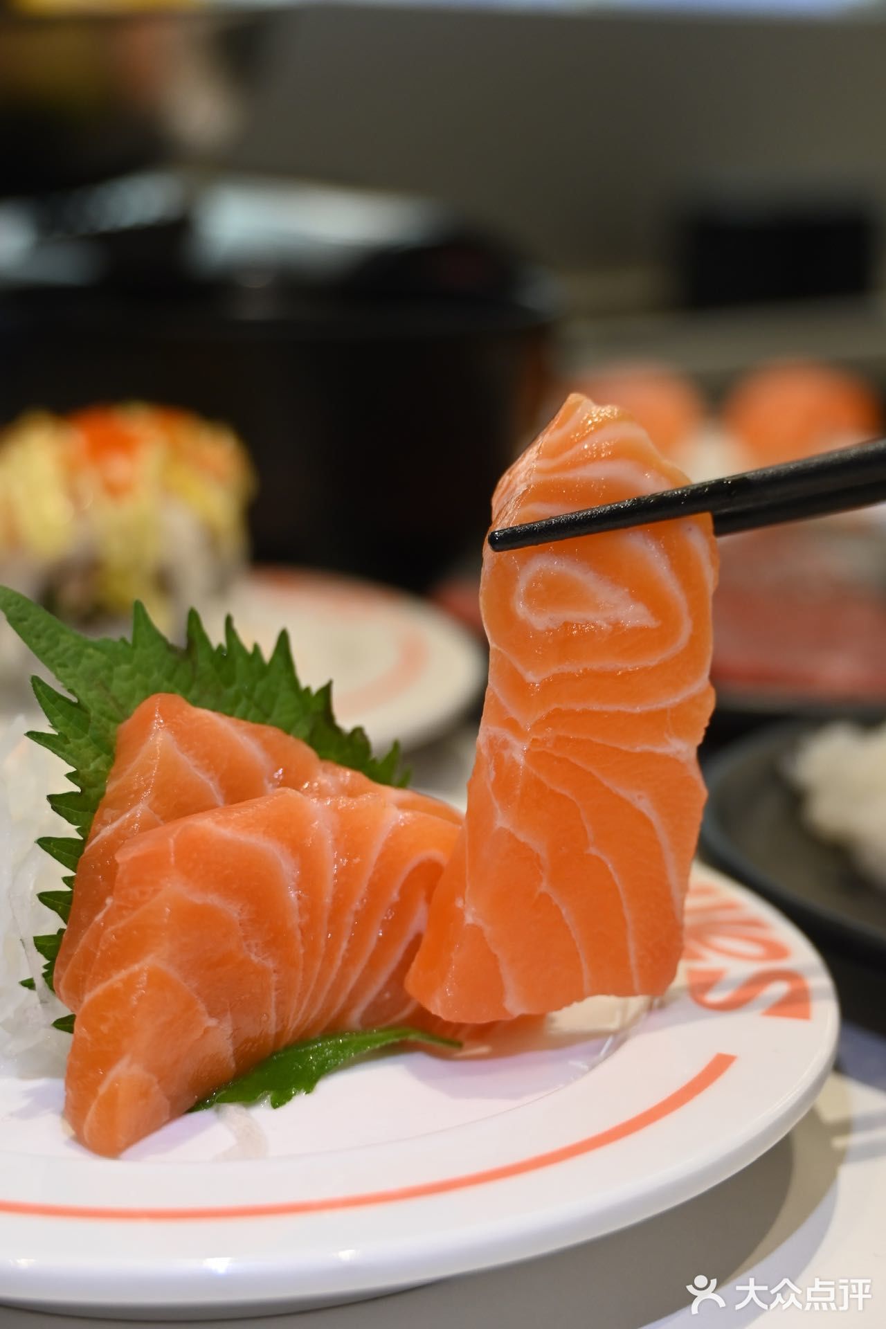 牛肉记得要裹上鸡蛋液来吃会更加鲜嫩。厚切鳗鱼寿司