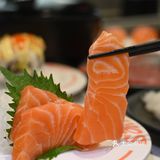 牛肉记得要裹上鸡蛋液来吃会更加鲜嫩。厚切鳗鱼寿司