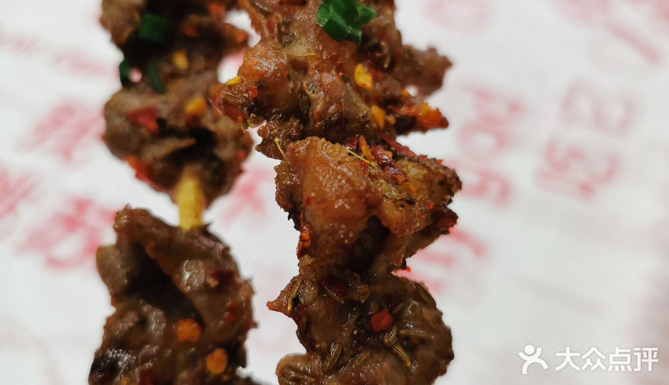 位置是在伍家岭北君悦香邸的外街，里面外面都有座椅