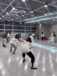 -单色舞蹈