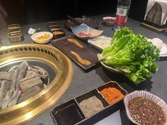 -铭牛烧肉·和牛海鲜自助(高新月牙湖店)