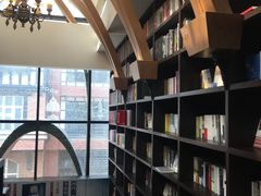 -钟书阁(松江泰晤士小镇店)