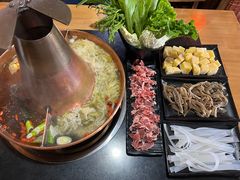 -果松木炭酸菜铜火锅·外婆参鸡汤