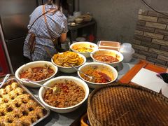 -爆炸头阿姨小四川正宗川味小吃(无任何分店)