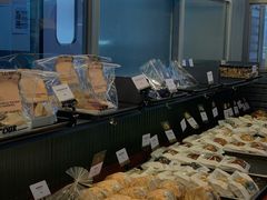 面包甜点陈列柜-OUR Bakery(三里屯太古里店)