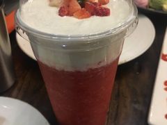 草莓奶昔-MI WU FACTORY米屋美食工厂餐厅(绿地店)