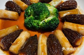 Scallion-Braised White Flower Morel Mushroom