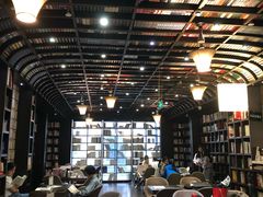 -钟书阁(松江泰晤士小镇店)