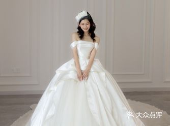 一眼入迷的缎面婚纱东莞婚纱店