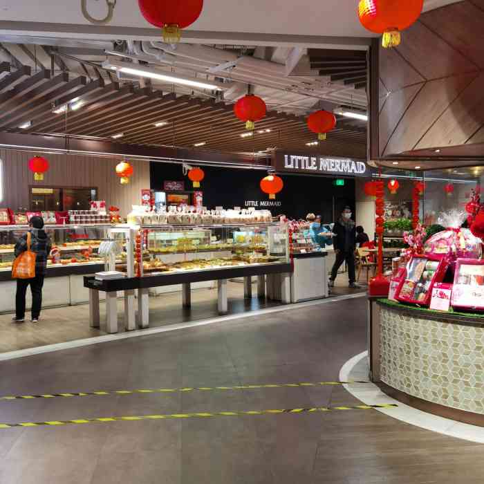 城市超市位于兴业太古汇地下二层是一家不错的超市里面东西十分齐全