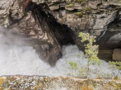 -阿萨巴斯卡瀑布观景点