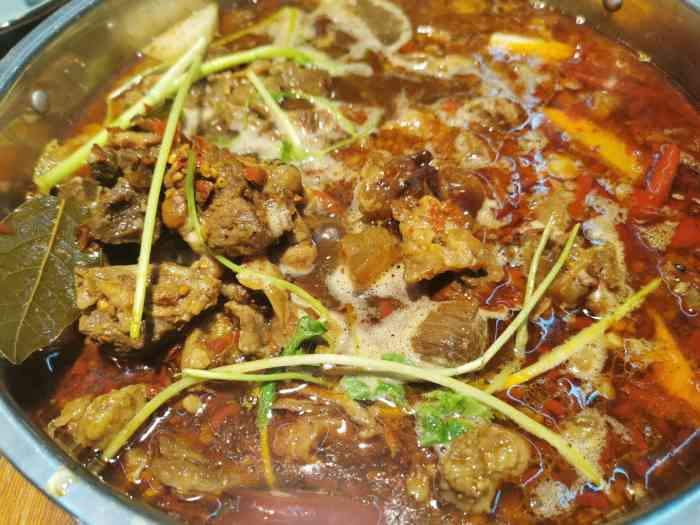 猜丁壳私家牛板筋火锅(昌职店)-"餐馆临街,非常好找,店铺面积比较小