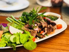 -Chom Cafe and Restaurant