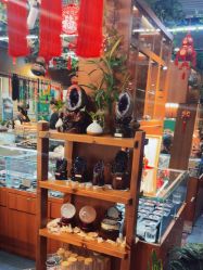 -灵彩珠宝(朗香街店)
