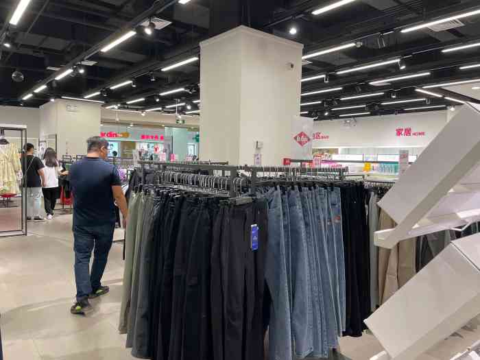 唯品会(乐客城店)-"乐客城新开的唯品会,路过就进去逛了一下,.