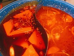 重庆红油经典鸳鸯锅-王歘歘·chuǎ火锅(五道营店)