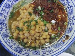 -渝之汇牛肉豌杂面