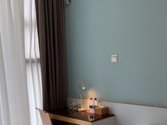 -卡罗酒店(东门晒布地铁站店)