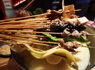 【红糖糍粑】外酥里软，香甜软糯。【冒鸭血】嫩滑鲜嫩