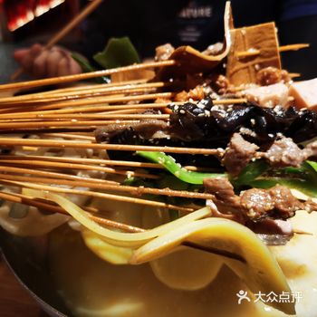 【红糖糍粑】外酥里软，香甜软糯。【冒鸭血】嫩滑鲜嫩