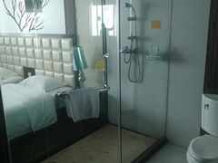 -昆明朗威酒店(昆明站火车站双桥夜市风情街店)