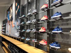 -UNDER ARMOUR(新燕莎奥莱店)
