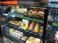 面包甜点陈列柜-星巴克(古象大酒店店)