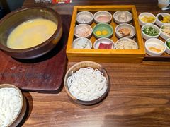 -良米山·云南野生菌过桥米线(上海首店)