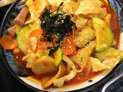 鱼饼辣白菜炒年糕-芝士牛炭火烤肉
