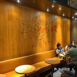 游玩累时座一会，来一杯冰咖感受一下滨江的风！