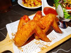 黄金鸡翅配脆薯条-MOSSO德国餐厅·音乐酒吧(环宇荟店)