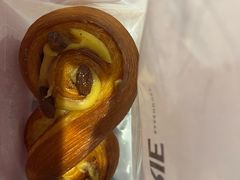 -VERIE BAKEHOUSE