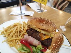 27&nbsp;牛肉汉堡-HELLO 27 意面·沙拉·帕尼尼