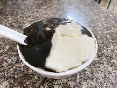 豆腐花混芝麻糊-金海棠糖水店
