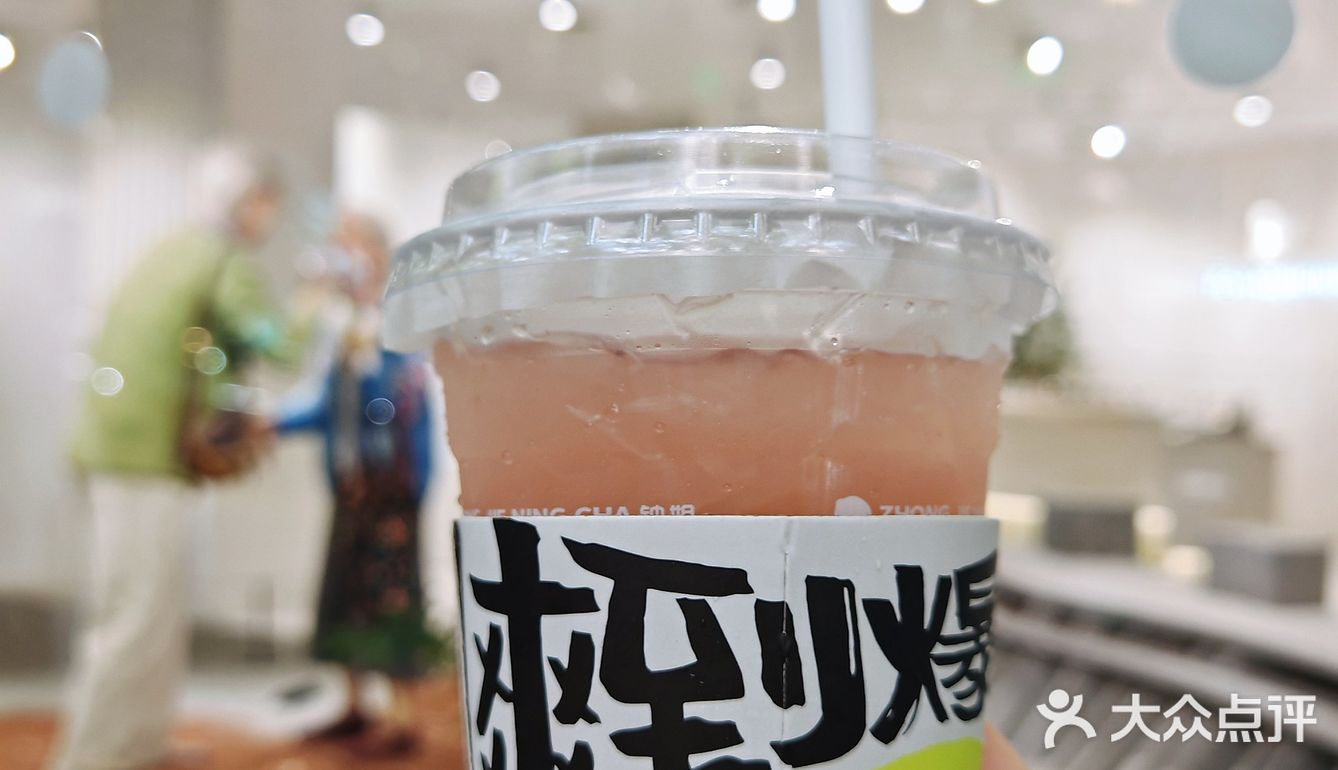 夏天走在淮海中路上，就该来一杯🍋手打柠檬茶