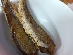 酥炸小黄鱼-明呈黄鱼面馆(斜土路店)