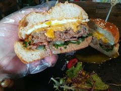 经典芝士汉堡-HIGH FIVE哈福手工汉堡(桂林路店)