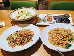 -娜仁图雅蒙古美食村(33小镇店)