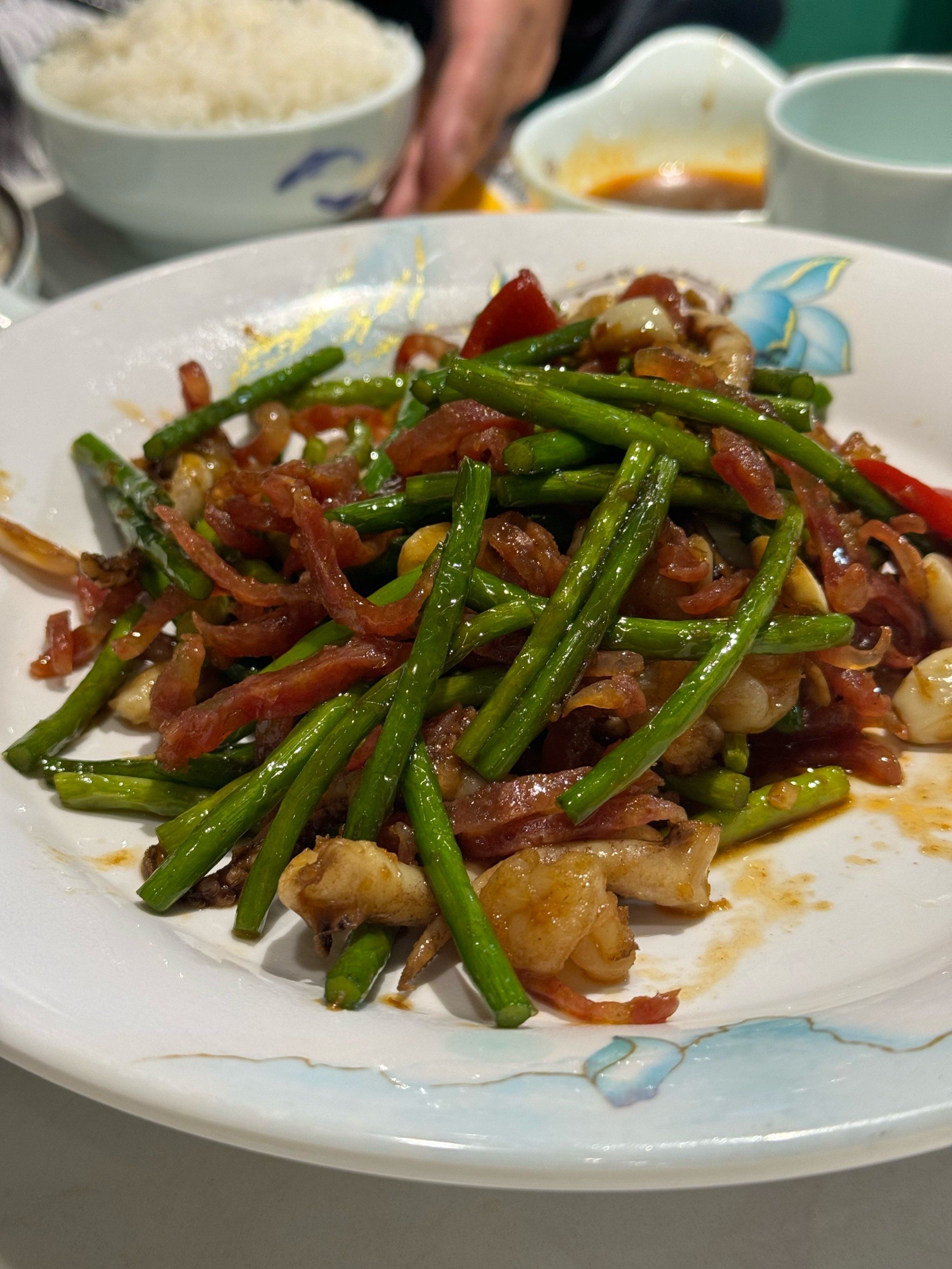 n鱼很鲜美,汤底是白白的米粥,小炒做得也很入味,特意开车在国庆节来